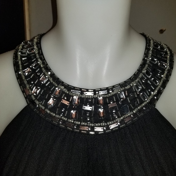 Elegant black crystal embellished gown. - Picture 4 of 5